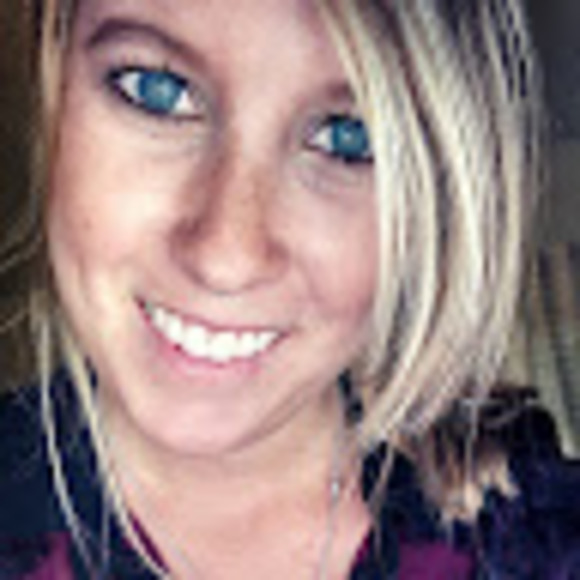 Meet your Posher, Julie - Picture 1 of 1